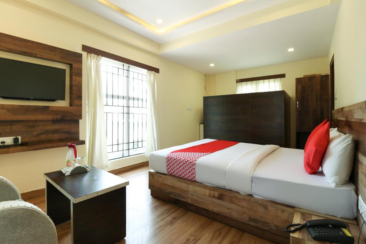 Oyo 36197 Royal Wood Hotel Bangalore Bagian luar foto